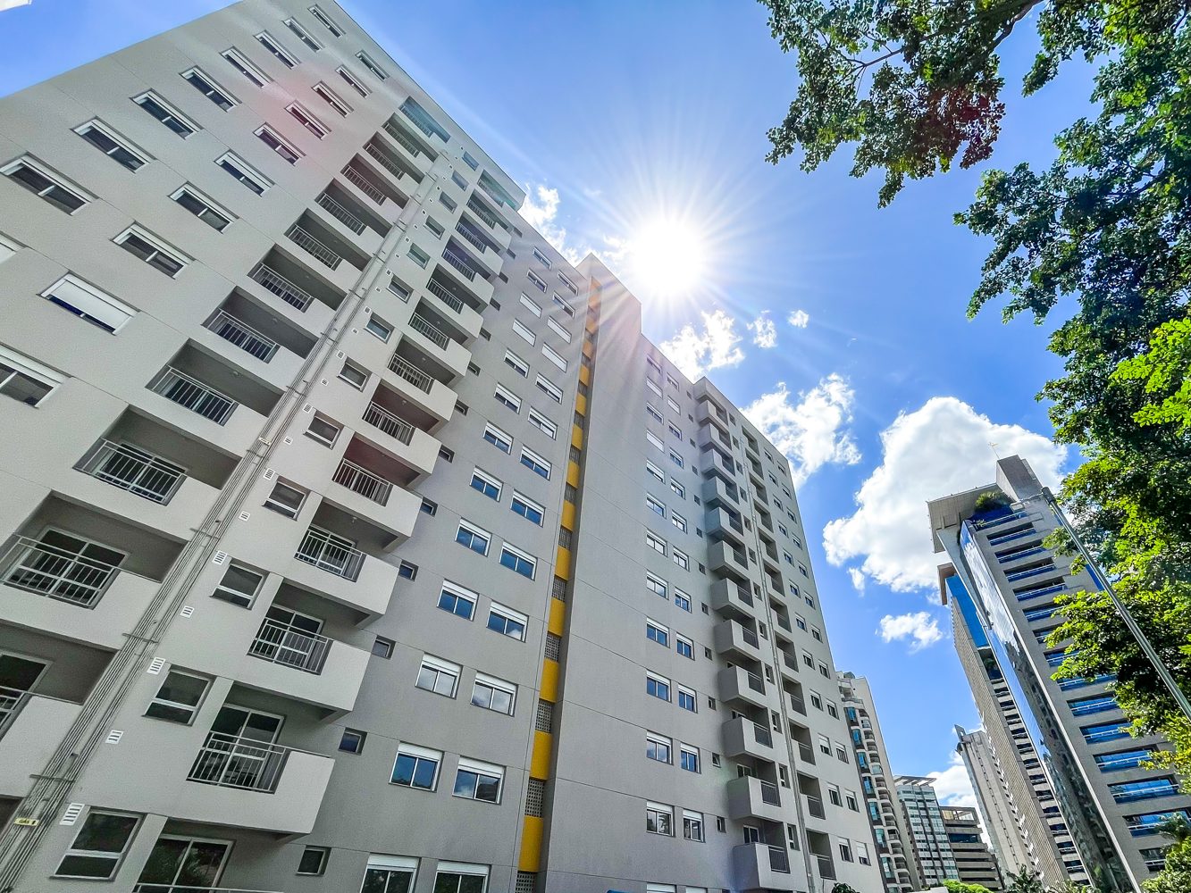 Apartamento Coliseu Funchal Vila Olímpia — Fachada do edifício na Rua Funchal